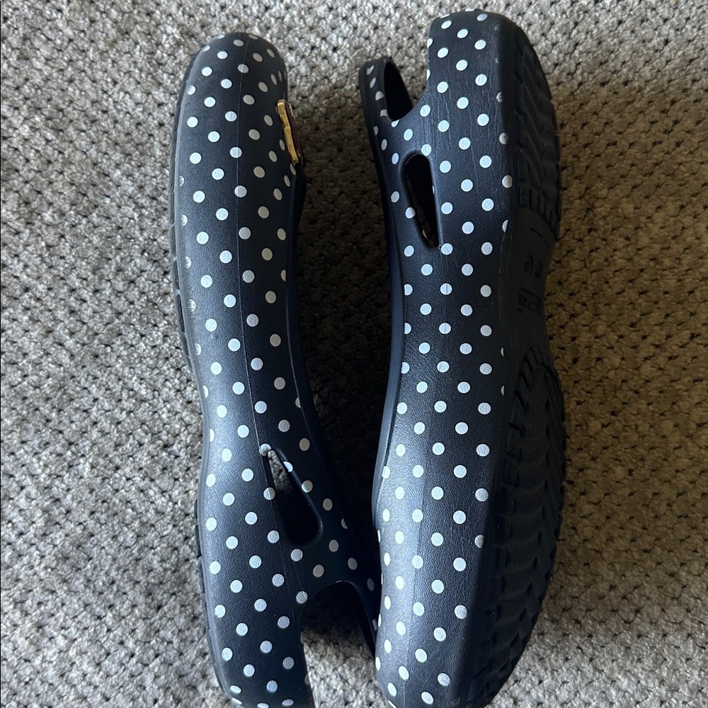 CROCS size 10 Black & White Polka Dot Minnie Mouse Kadee Flats - Picture 9 of 11